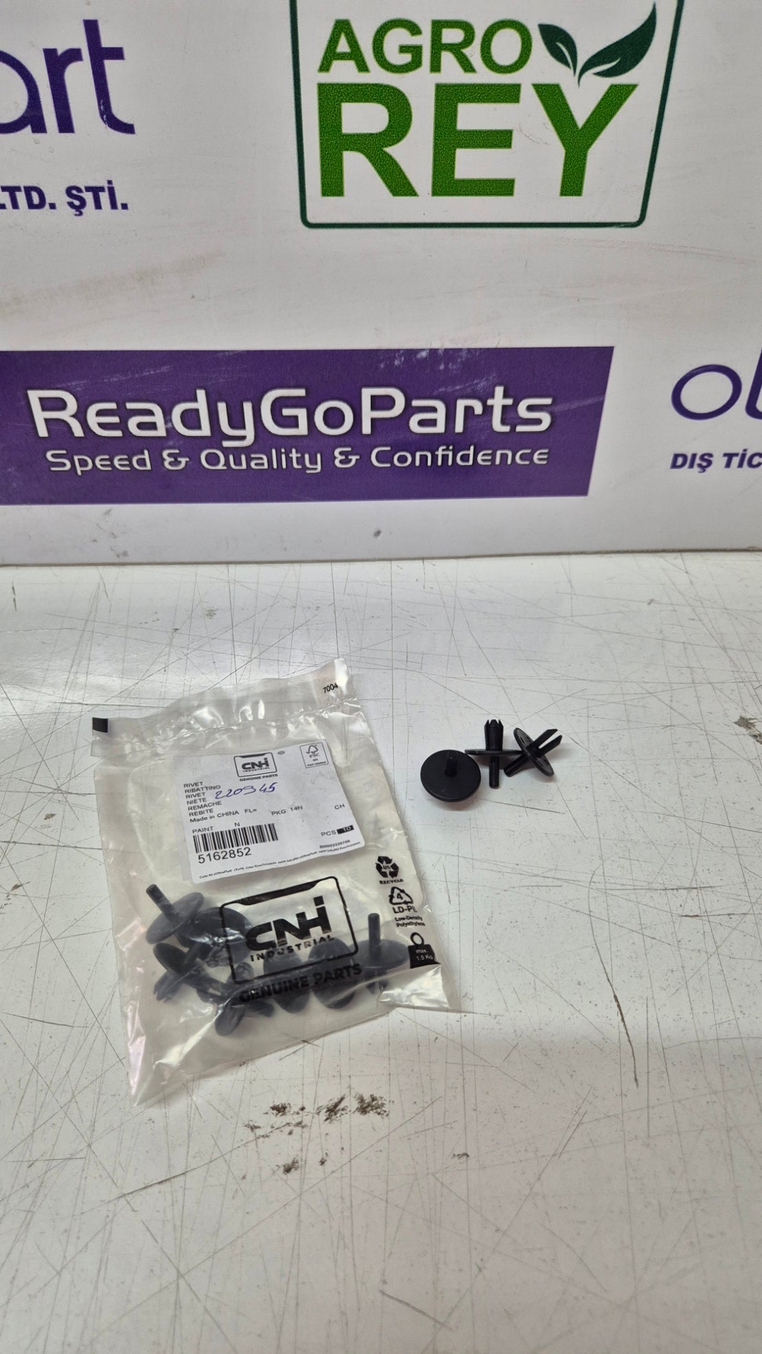 5162852 Rivet - 7.3mm OD x 12mm L Fits New Holland CNH