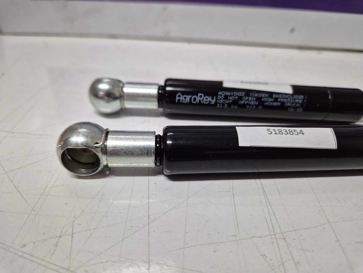 5183854 Resorte de gas para puerta de cabina Cilindro amortiguador de gas para la puerta CNH NEW HOLLAND CASE