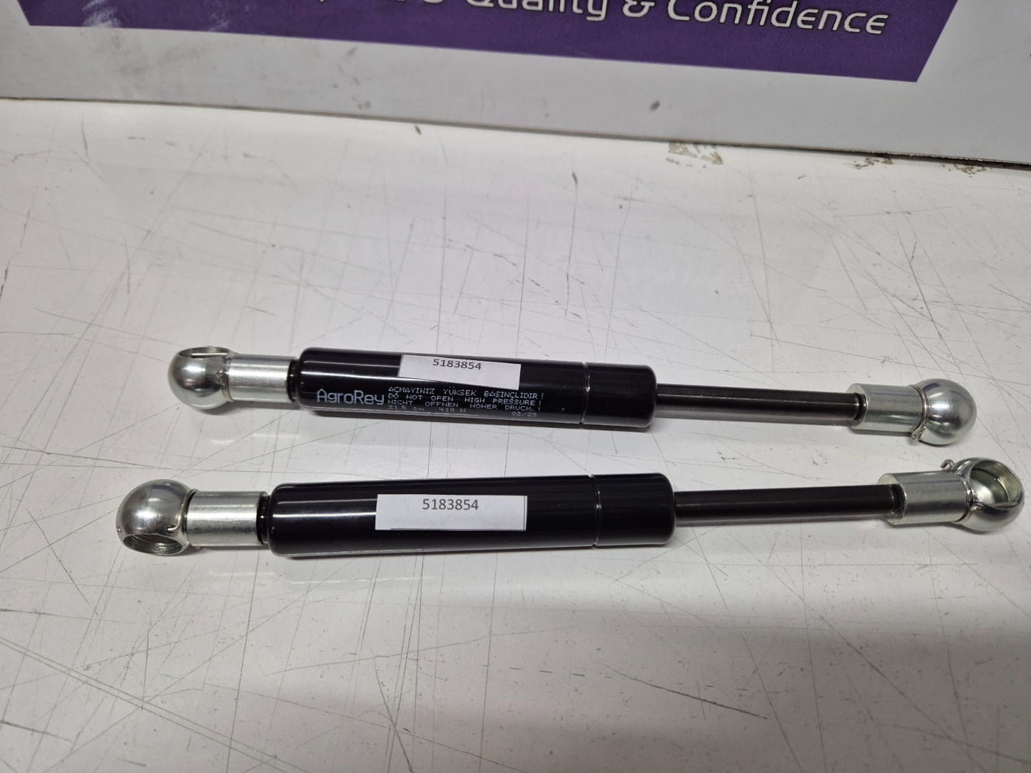 5183854 Cab Door Gas Spring - Cilindro Amortiguador de Gas para la Puerta