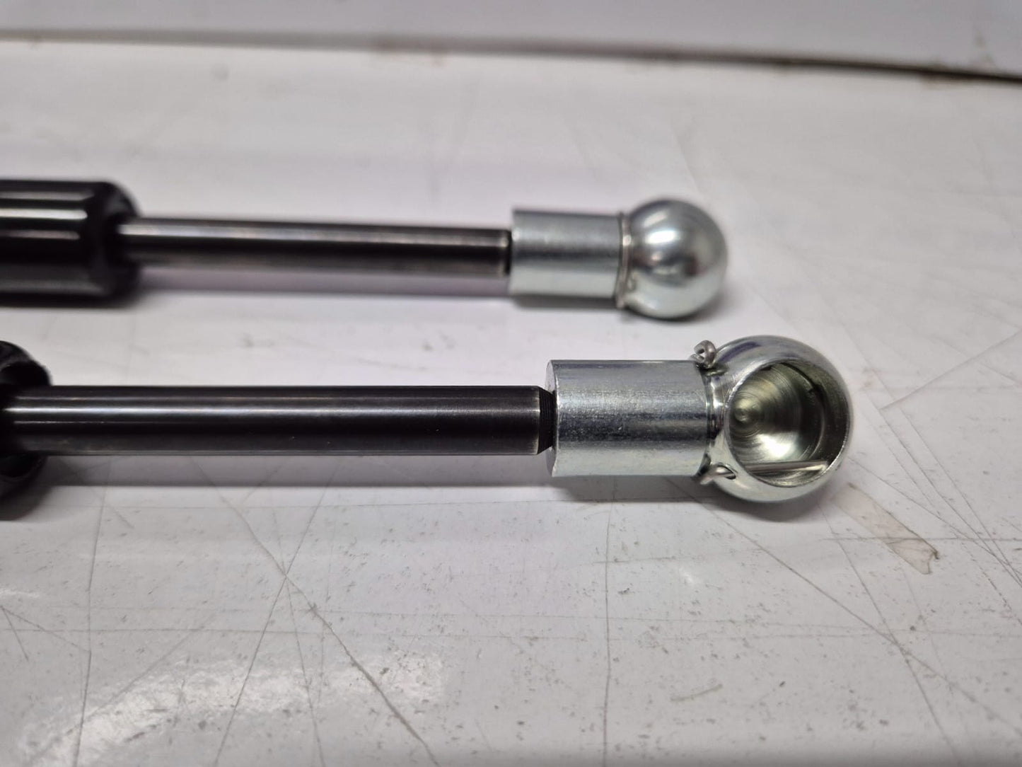 5183854 Cab Door Gas Spring - Cilindro Amortiguador de Gas para la Puerta