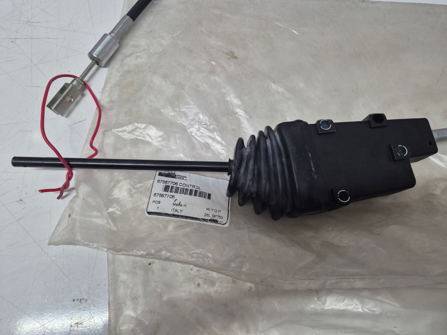 87567706 Hydraulic Remote Control Valve Lever Assembly 1158 mm L Fit New Holland CNH