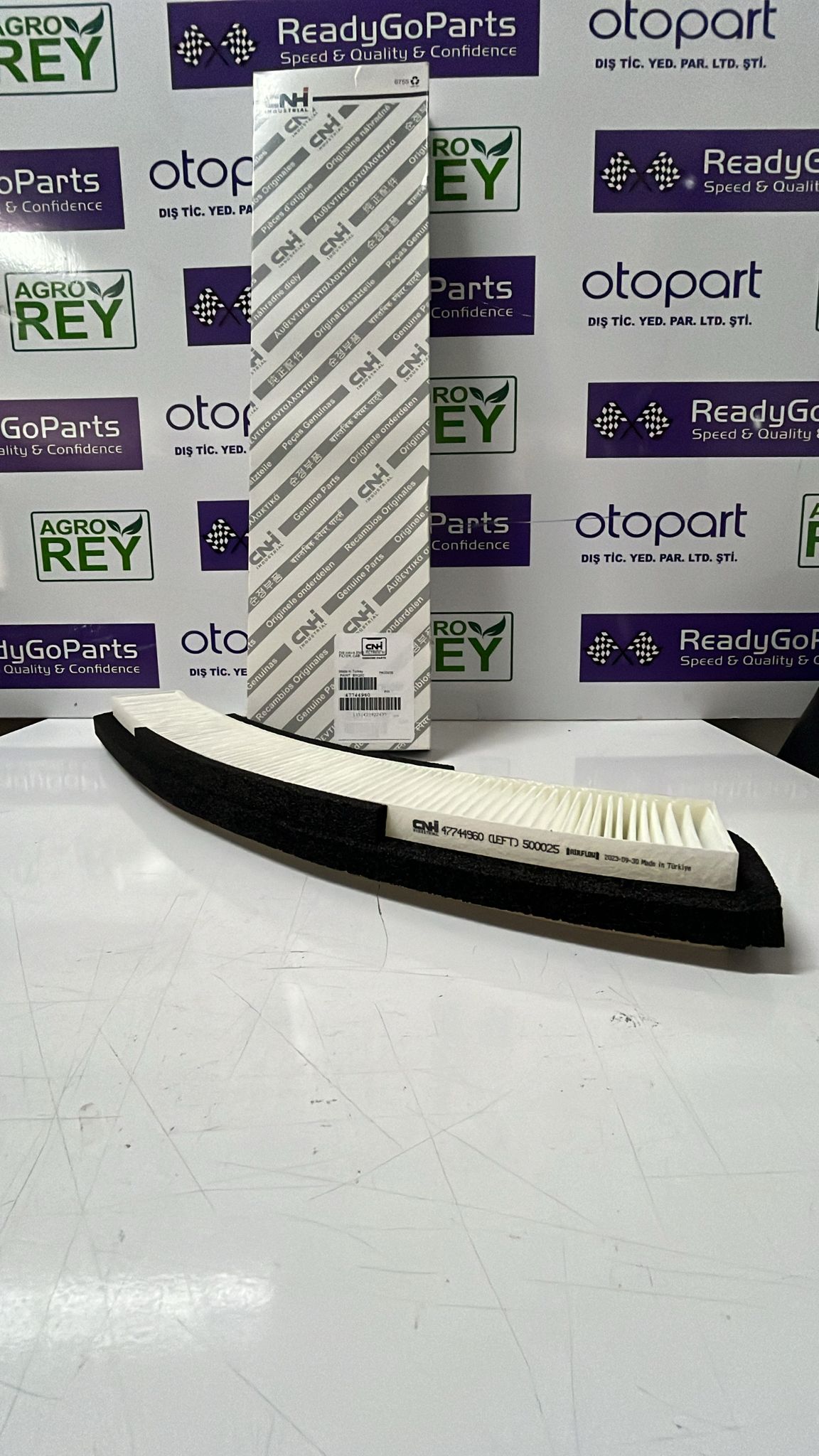 47744117 47744960 Cab Air Filter -  470 mm L x 90 mm H x 40 mm W