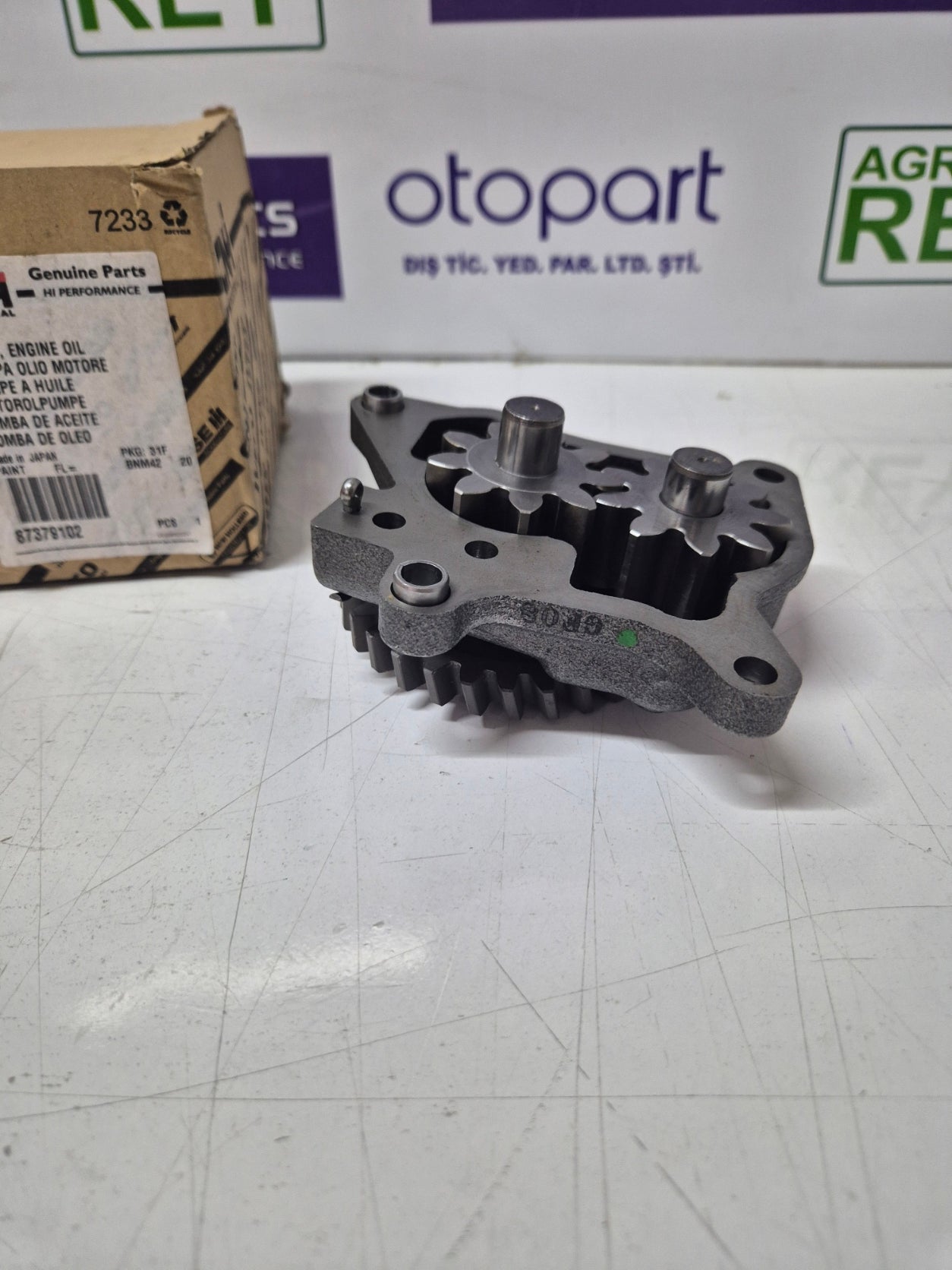 87379102  Engine Oil Pump Fit New Holland CNH